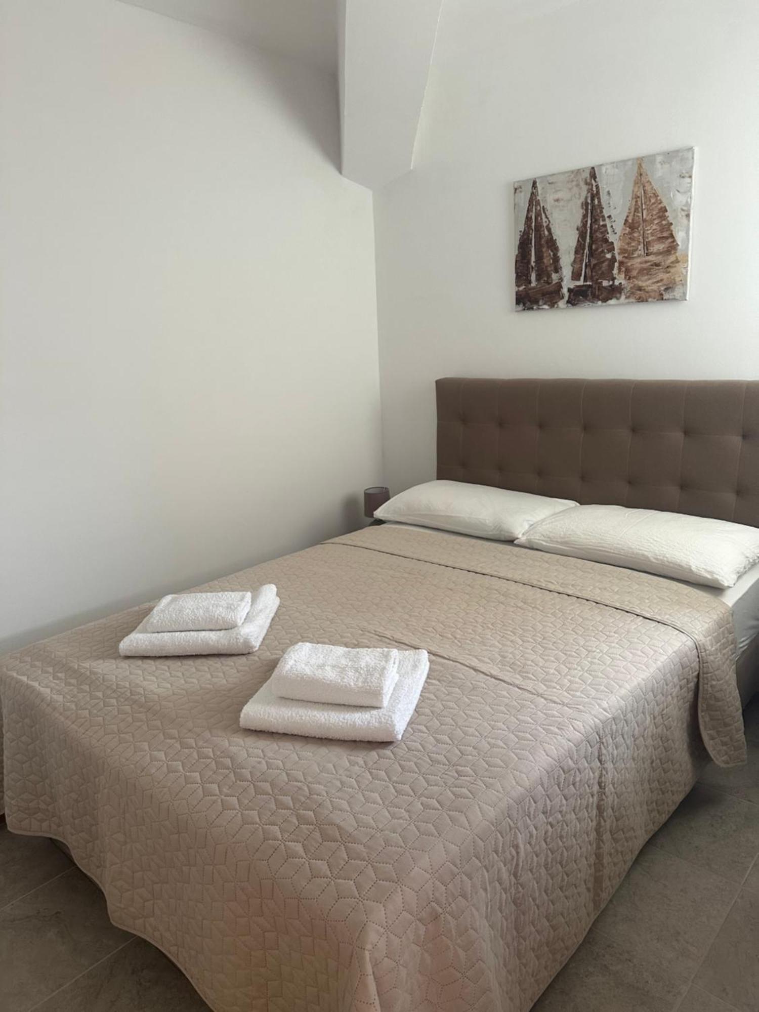 Apartments Jareb Tribunj  Ngoại thất bức ảnh