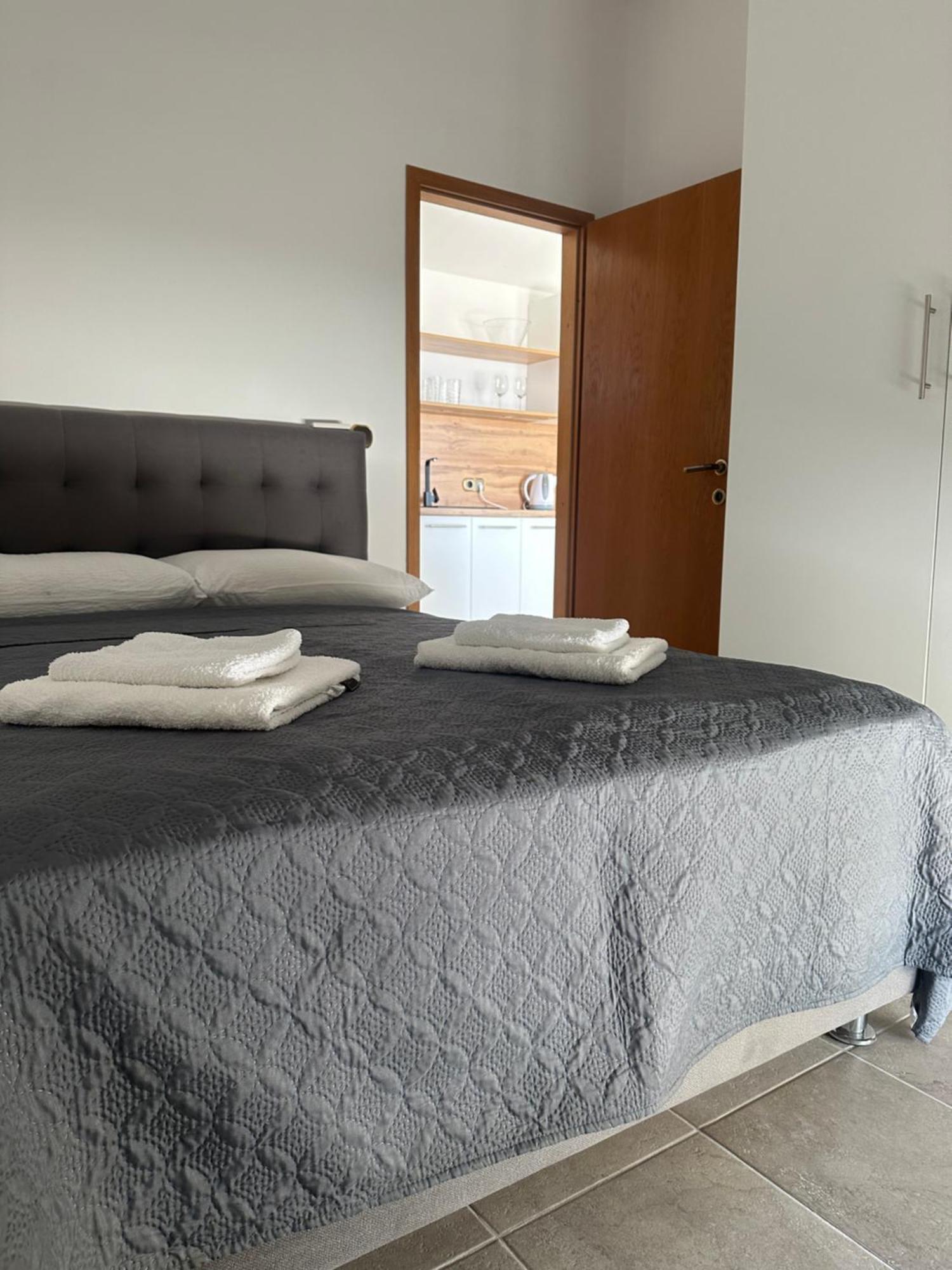 Apartments Jareb Tribunj  Ngoại thất bức ảnh