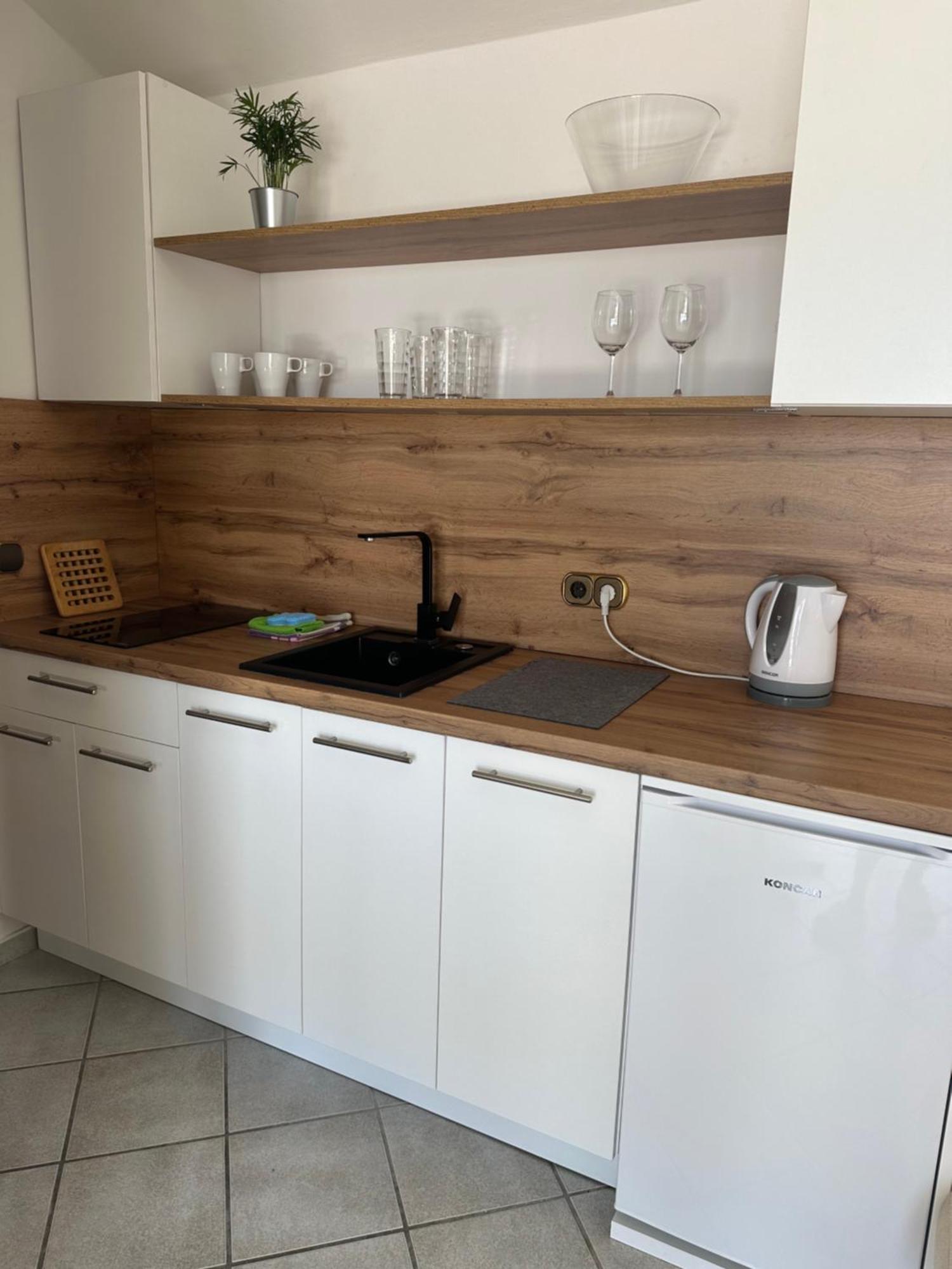 Apartments Jareb Tribunj  Ngoại thất bức ảnh