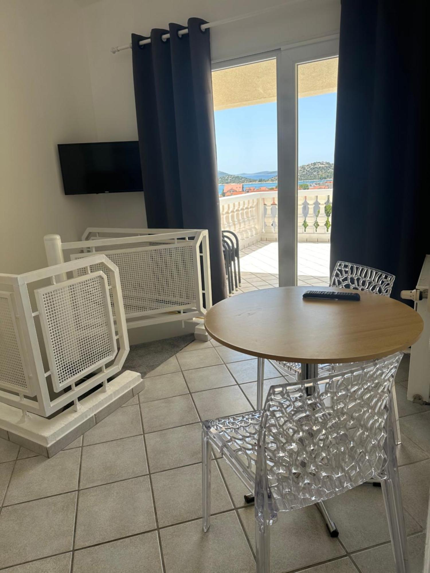 Apartments Jareb Tribunj  Ngoại thất bức ảnh