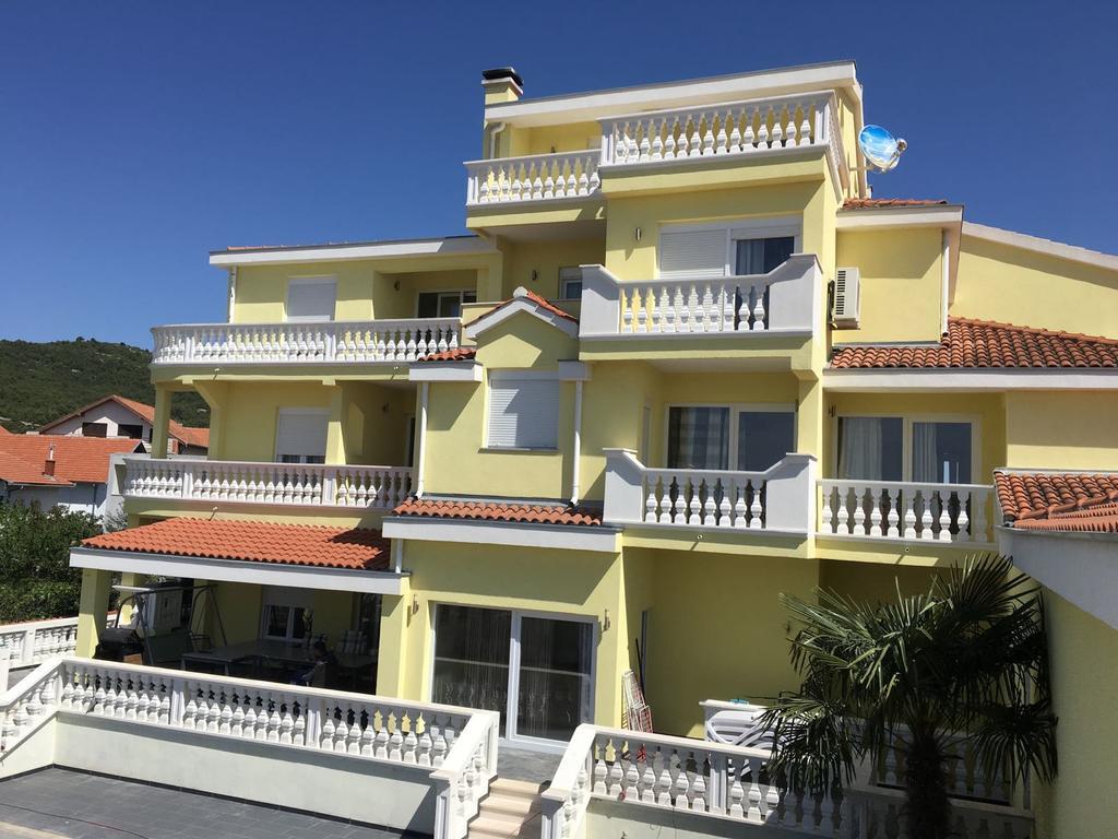 Apartments Jareb Tribunj  Ngoại thất bức ảnh