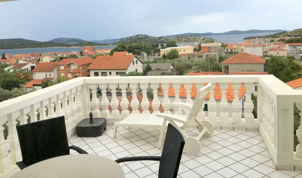 Apartments Jareb Tribunj  Ngoại thất bức ảnh